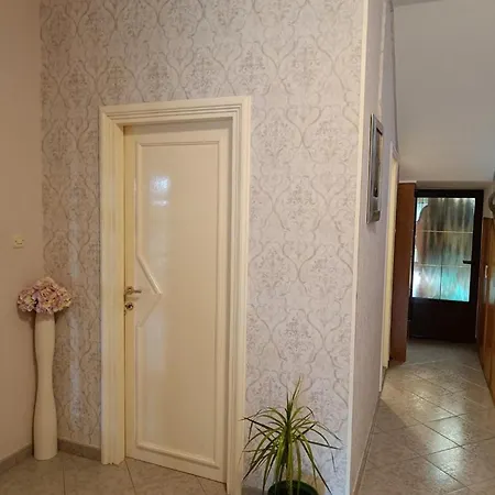 Oasis Near - A House With A Pool, Pet Frendly Holiday home