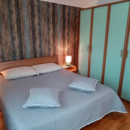 Oasis Near - A House With A Pool, Pet Frendly Holiday home