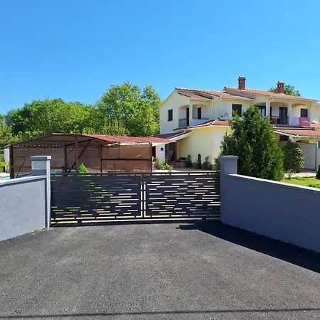Holiday home Oasis Near - A House With A Pool, Pet Frendly *