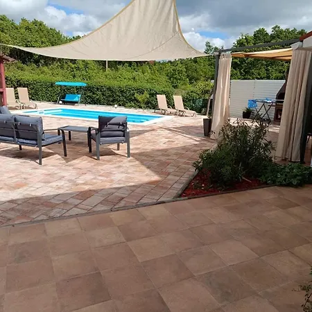 Holiday home Oasis Near - A House With A Pool, Pet Frendly *