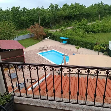 Oasis Near - A House With A Pool, Pet Frendly Holiday home *
